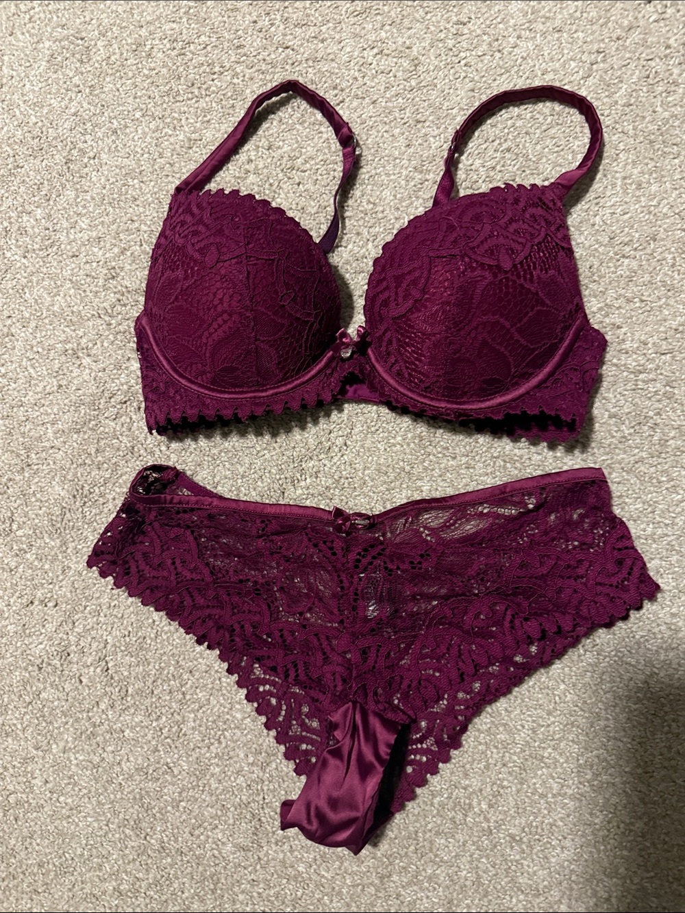 Bras N Things 30C Lace Plunge Bra in Plum w matching size 4 underwear